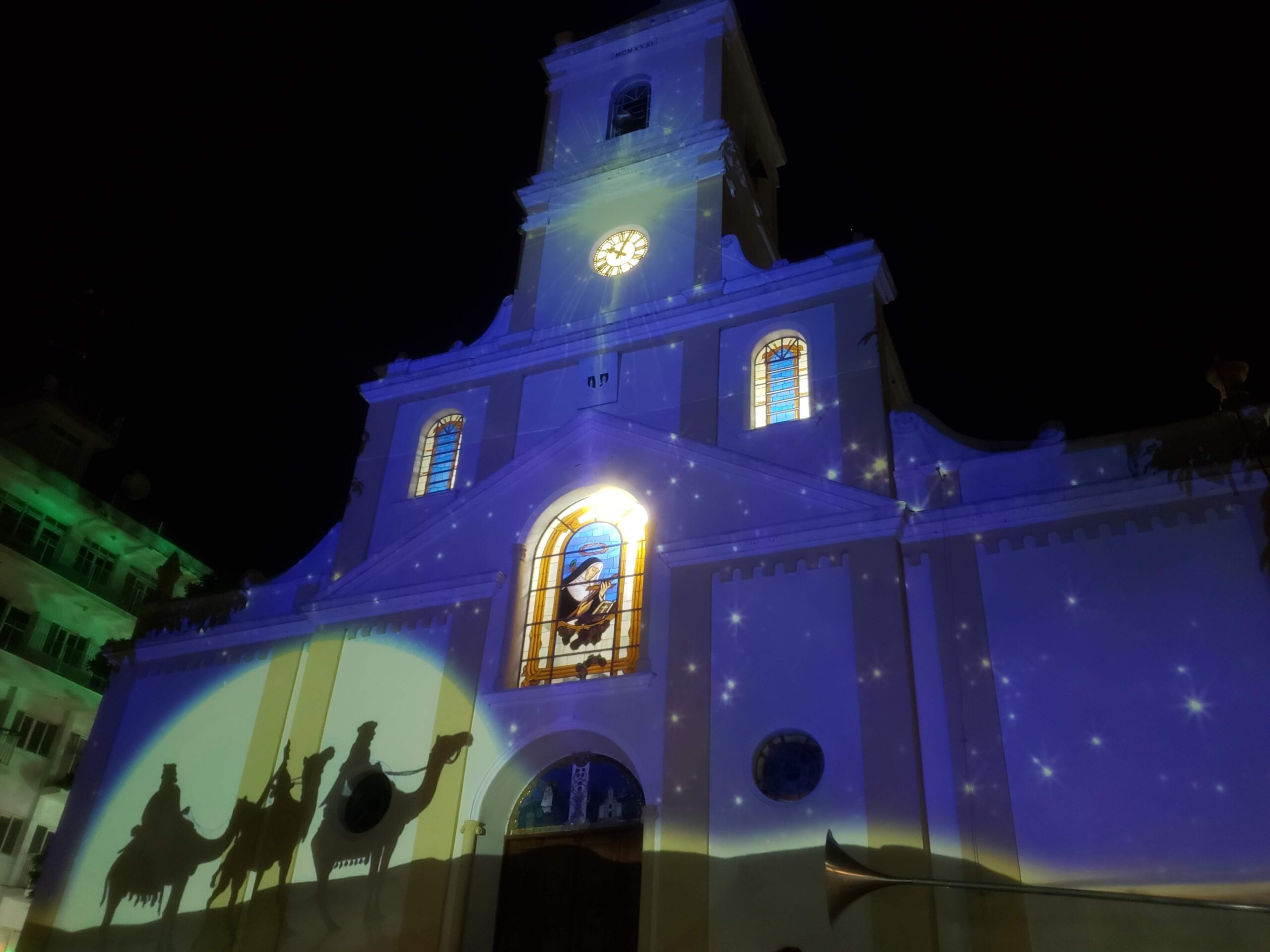 Outdoor architectural projection mapping in Miami by Haas Audiovisual